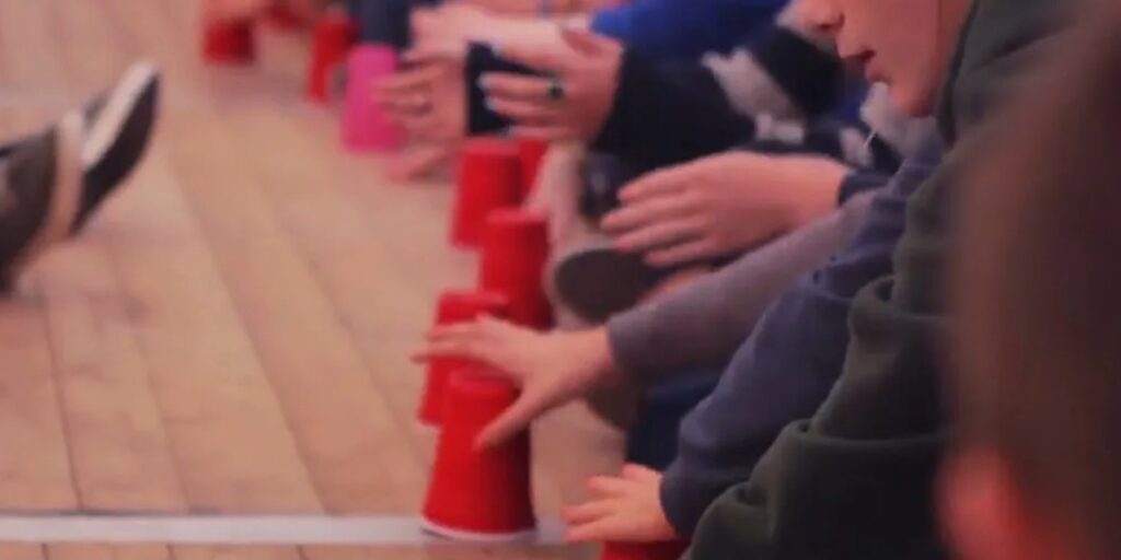 immagine rappresentativa, di cup song immagine da Internet relativa ad un esempio visivo di cup song