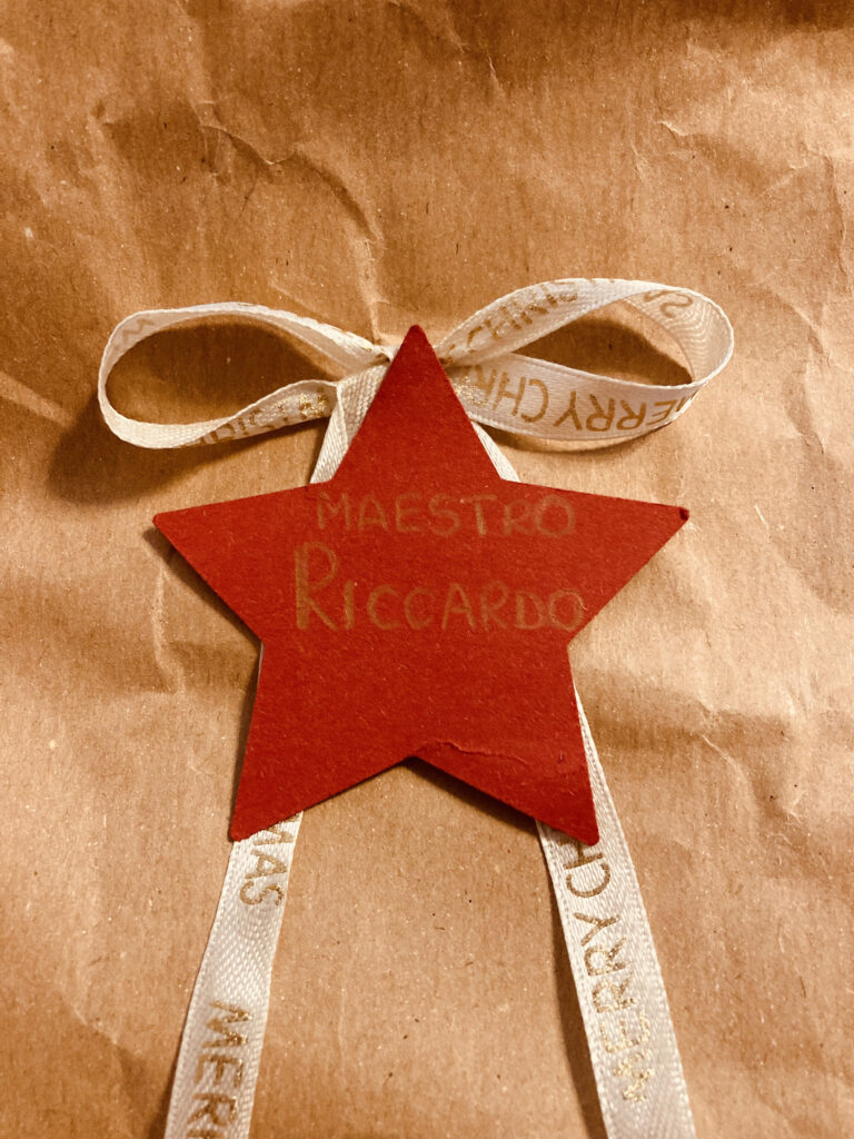 il regalo da parte delle colleghe della scuola primaria Bosco