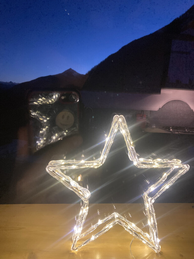 una stellina nella neve della Valtellina